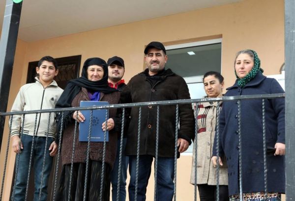 Семьям шехидов и инвалидам Карабахской войны предоставлено жилье в 6 городах и районах Азербайджана (ФОТО)