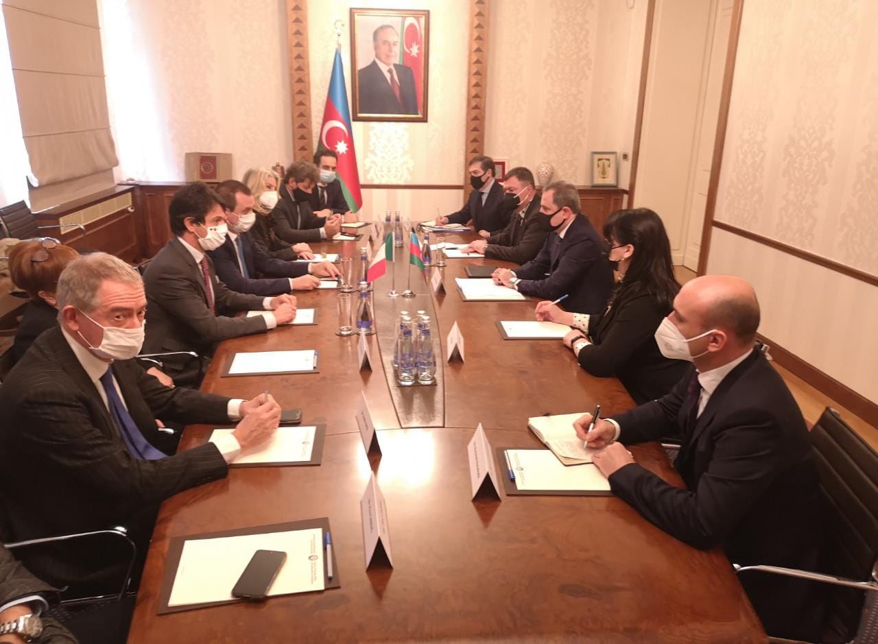 Глава МИД Азербайджана встретился с вице-спикером Палаты депутатов Италии