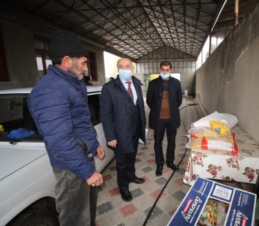 Представители ООО «Газахский цементный завод» навестили ветеранов войны (ФОТО)