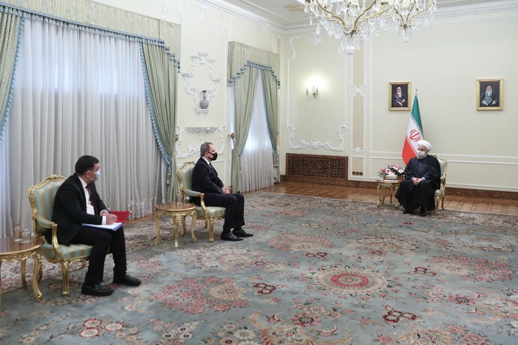 XİN Ceyhun Bayramov və İran Prezidenti Həsən Ruhani arasındakı görüşlə bağlı məlumat yaydı