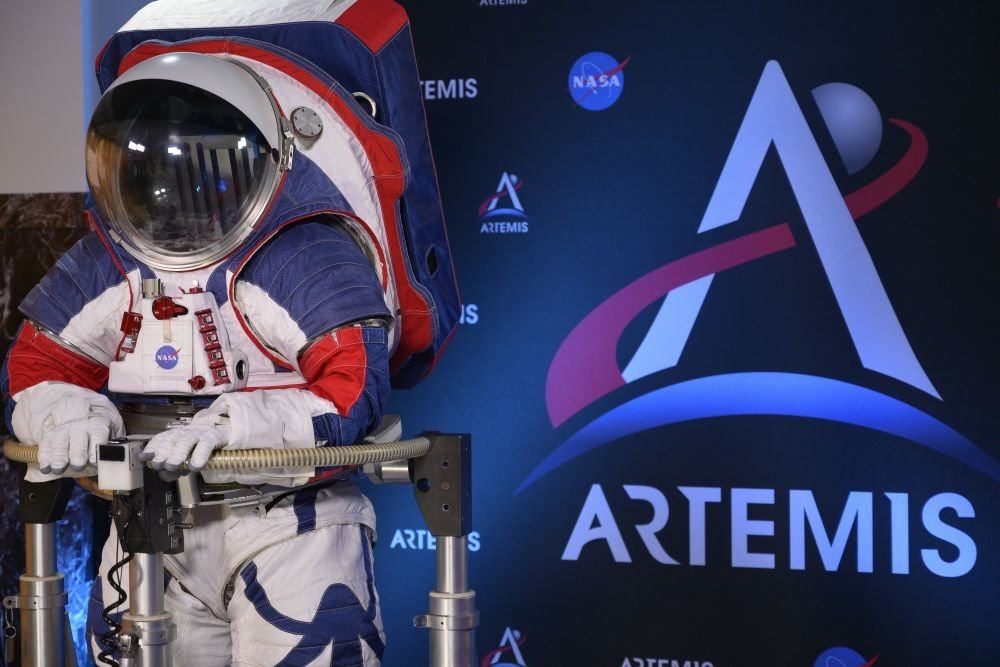 Вице-президент США назвал имена участников американской лунной программы Artemis
