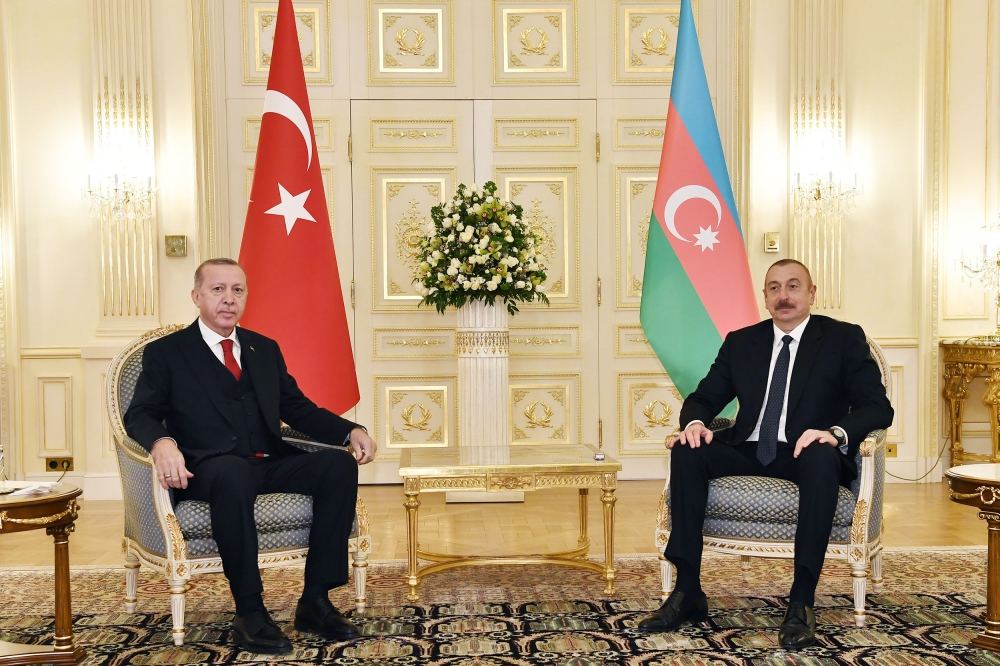 Azerbaijani, Turkish presidents hold one-on-one meeting