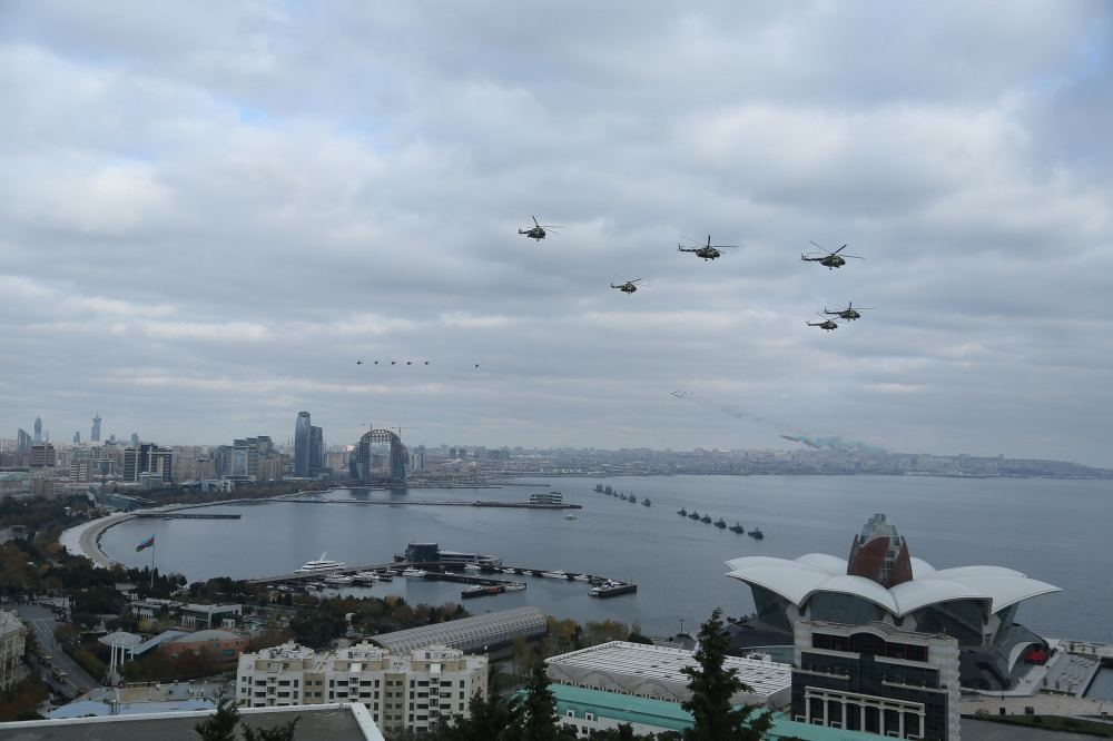 Prezident İlham Əliyev və Rəcəb Tayyib Ərdoğan Zəfər paradında iştirak ediblər (YENİLƏNİB-2) (FOTO/VİDEO)