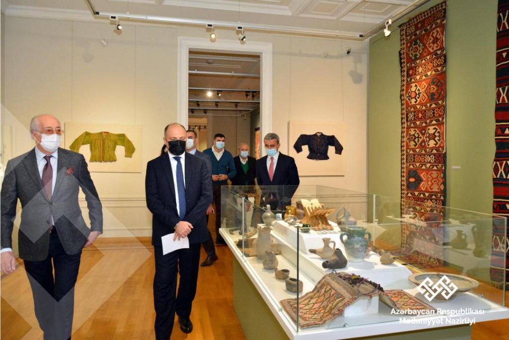Три уникальных азербайджанских ковра XVII-XIX веков возвращены на родину (ФОТО)