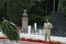 Azərbaycan ictimaiyyəti ulu öndər Heydər Əliyevin xatirəsini yad edir (FOTO)