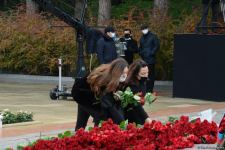 Azerbaijani public honoring memory of great leader Heydar Aliyev (PHOTOS)