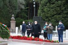 Azerbaijani public honoring memory of great leader Heydar Aliyev (PHOTOS)