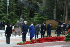 Azerbaijani public honoring memory of great leader Heydar Aliyev (PHOTOS)