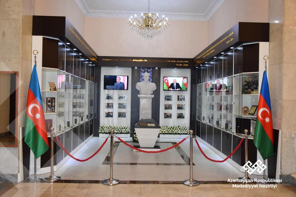 В Национальной библиотеке Азербайджана открыт уголок, посвященный  общенациональному лидеру Гейдару Алиеву (ФОТО)