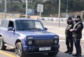 В Азербайджане в выходные с карантинных постов были возвращены 4 тыс. автомобилей
