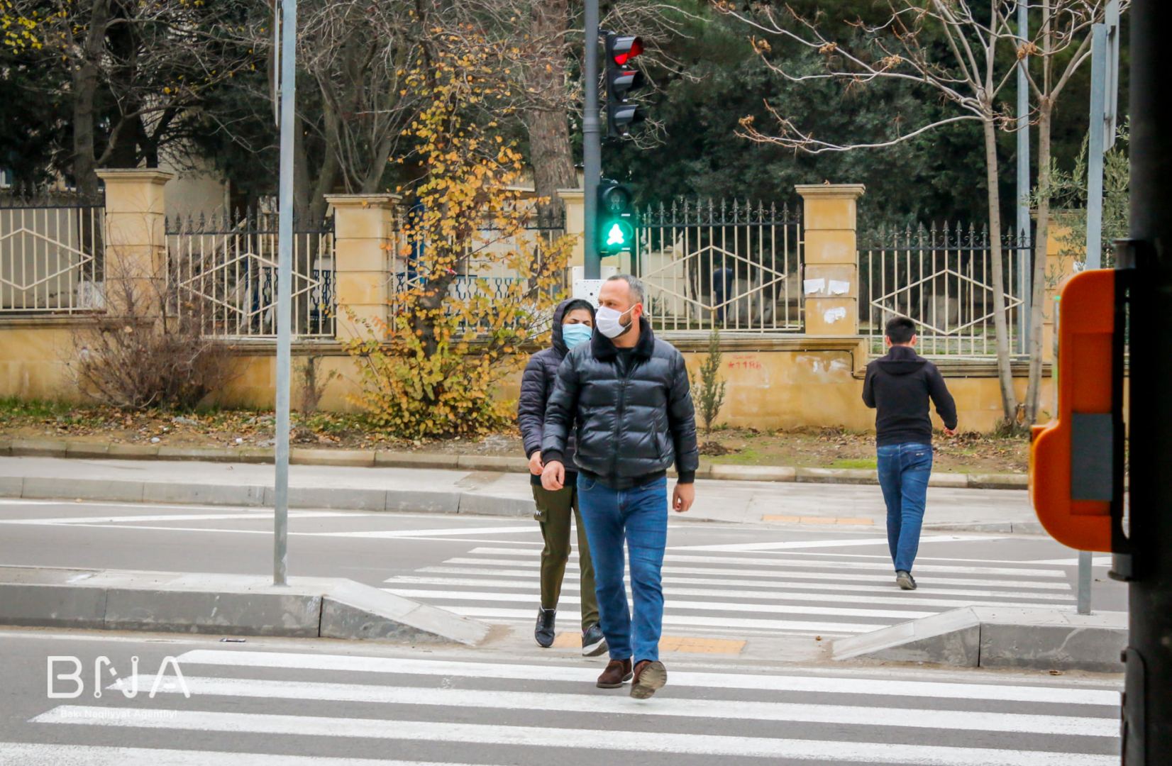 На одной из улиц Баку установлен управляемый светофор (ФОТО)