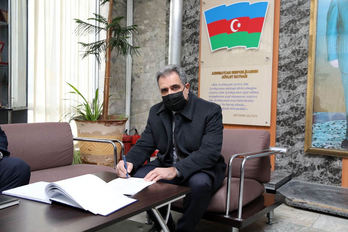 Пяти политическим партиям Азербайджана вручены ключи от офисов (ФОТО)