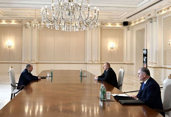Azerbaijani president receives director of Russian Federal Security Service
