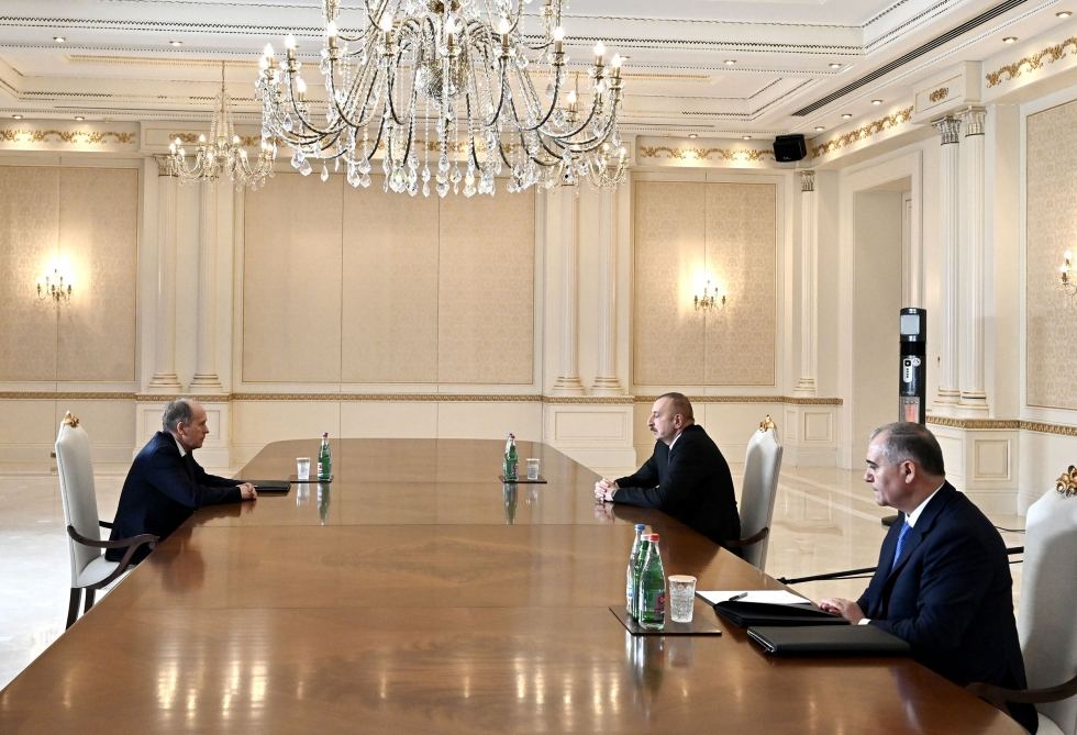 Президент Ильхам Алиев принял директора Федеральной службы безопасности России (версия 2)
