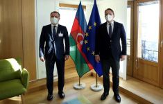 Джейхун Байрамов встретился с комиссаром ЕС по вопросам расширения и политике соседства (ФОТО)