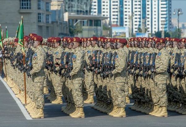 Азербайджанская армия празднует день своего создания как победитель