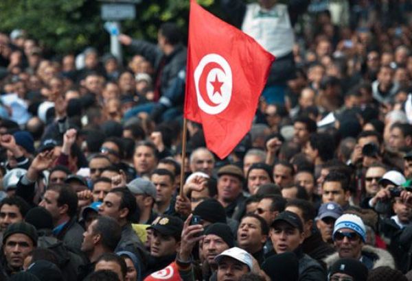 Тунисские силовики применили слезоточивый газ против протестующих в провинции Таузар