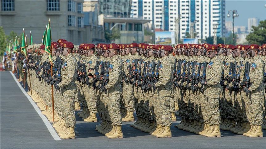 Азербайджанская армия празднует день своего создания как победитель
