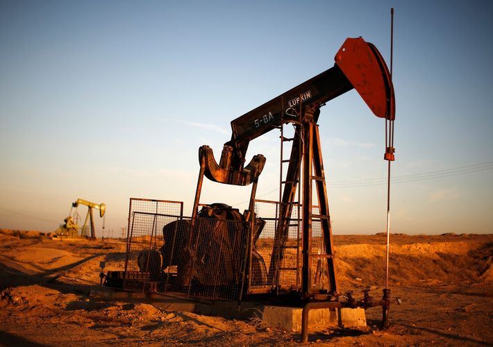 Нефть дешевеет на данных по запасам в США