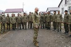 Президент Ильхам Алиев встретился с военнослужащими в селе Ханлыг Губадлинского района (ФОТО)