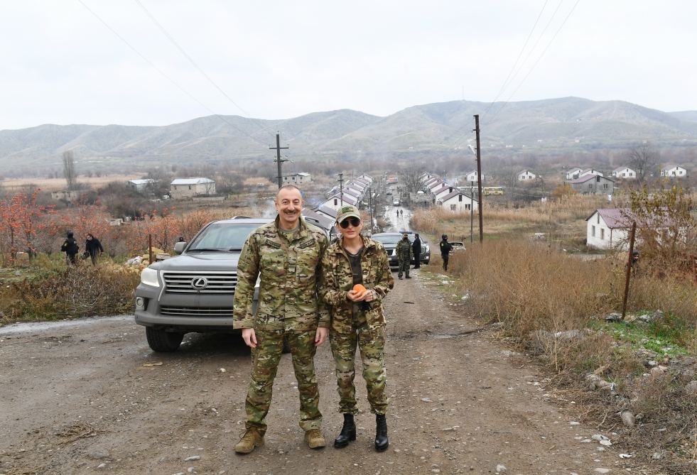President Ilham Aliyev met with servicemen in Khanlig village of Gubadli disctict (PHOTO)