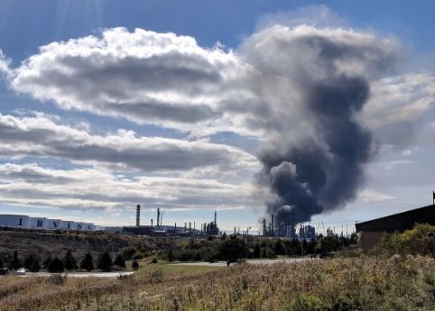 Мощный взрыв прогремел около сталелитейного завода в Канаде