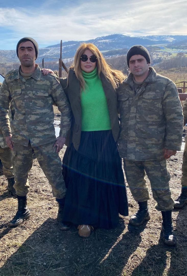 Народная артистка Айгюн Кязымова и азербайджанские солдаты передают привет из города Шуша (ВИДЕО/ФОТО)