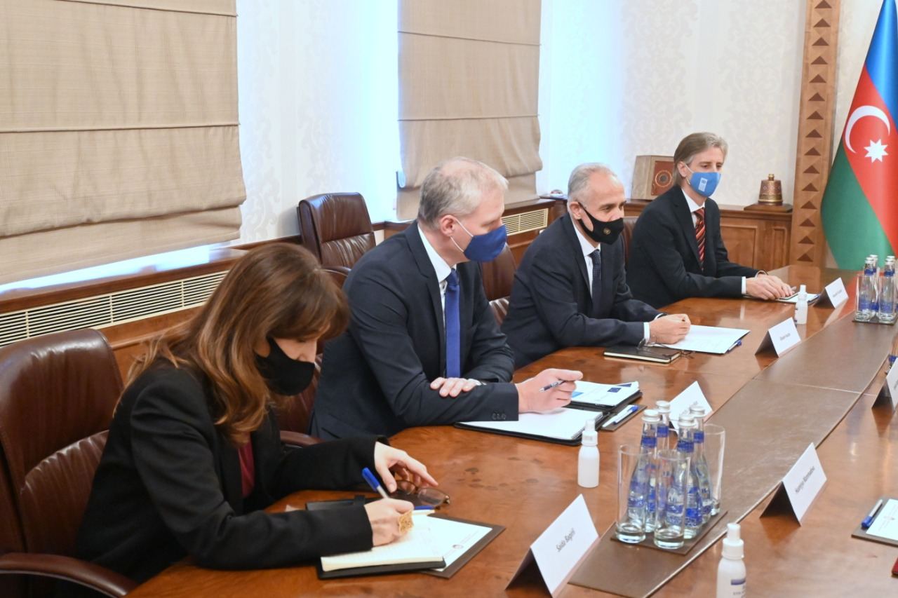 Глава МИД Азербайджана встретился с представителями ряда международных организаций в стране (ФОТО)