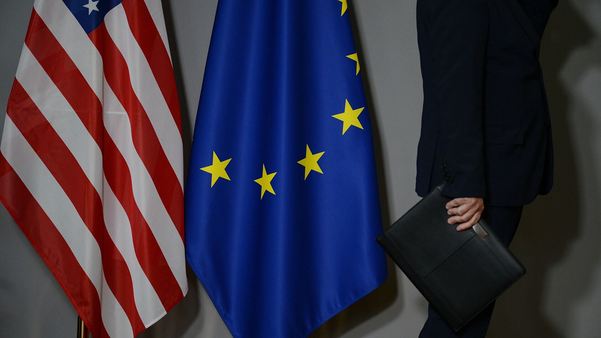 ЕС предупредил об угрозе начала новой торговой войны с США