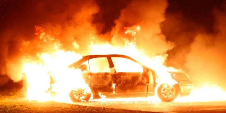 Неизвестные сожгли около 60 автомобилей в новогоднюю ночь на востоке Франции