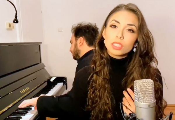 Потрясающе! Австрийская певица исполняет на азербайджанском "Laçın" (ВИДЕО)