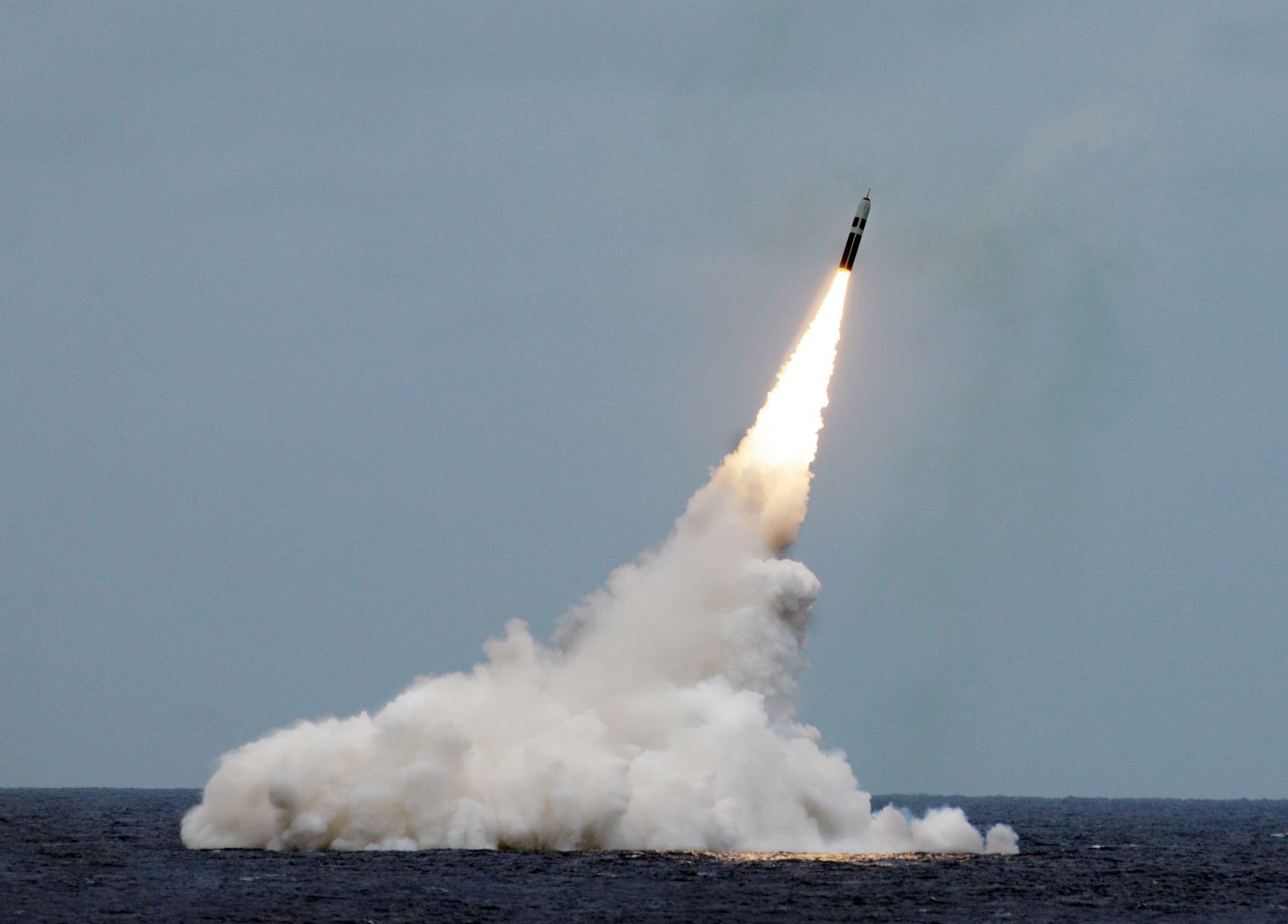 ABŞ HDD Atlantik ökeanı üzərində "Trident II" ballistik raketini sınaqdan keçirib