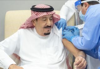 Король Саудовской Аравии привился от коронавируса