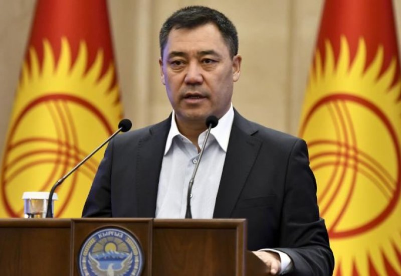 В Баку проходит церемония официальной встречи Президента Кыргызстана (ПРЯМАЯ ТРАНСЛЯЦИЯ)