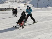 В Азербайджане развивается детское зимнее паралимпийское движение (ФОТО)