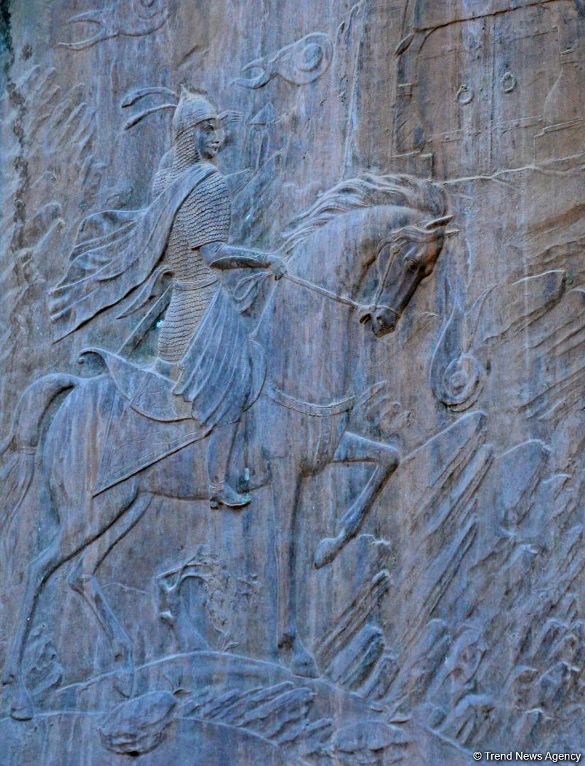 История создания знаменитого памятника Низами Гянджеви в Баку – интересные факты (ФОТО) - Gallery Image