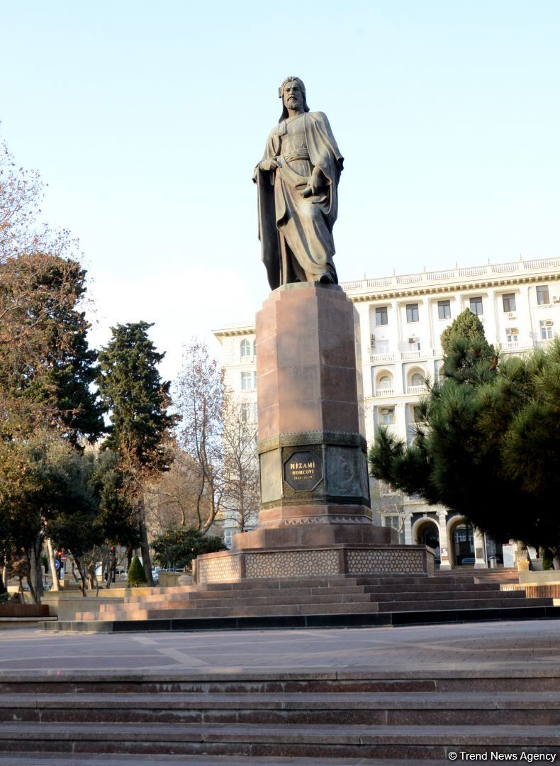 История создания знаменитого памятника Низами Гянджеви в Баку – интересные факты (ФОТО) - Gallery Image