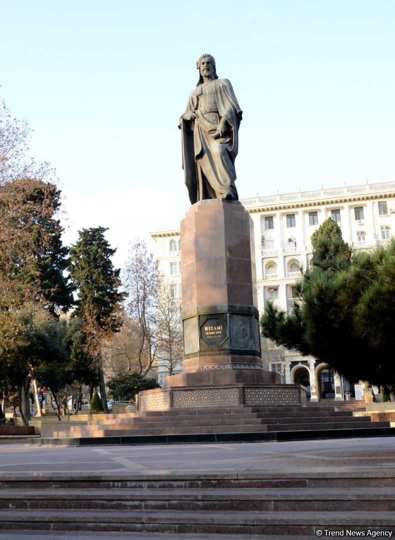 Bakıdakı Nizami Gəncəvi heykəlinin yaradılmasının tarixçəsi - Maraqlı faktlar (FOTO)