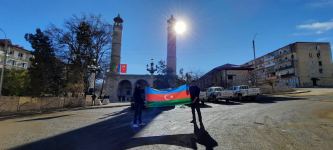 Известный азербайджанский радиоведущий вернулся в отчий дом в Шуше спустя 29 лет (ФОТО/ВИДЕО) - Gallery Thumbnail