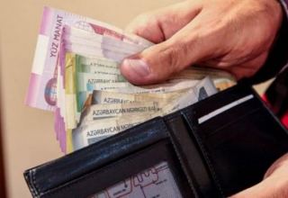 Average monthly salary of employees in Baku decreases