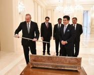 Генеральный директор ИСЕСКО вручил Президенту Ильхаму Алиеву памятный подарок по случаю Победы (ФОТО)