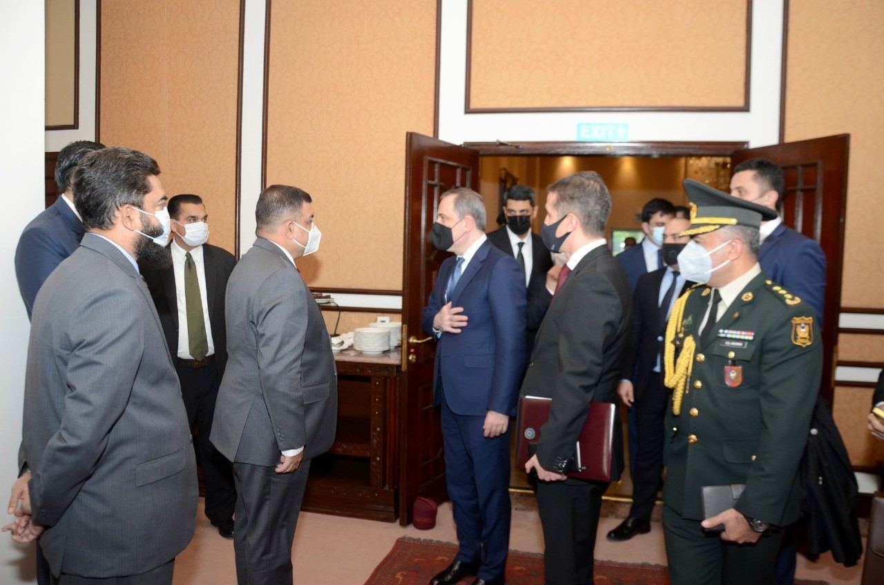 Azerbaijani FM meets Pakistani FWO's Director General (PHOTO)