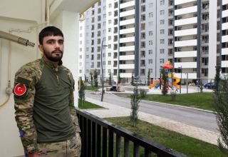 Семья еще одного участника Отечественной войны переселяется в новую квартиру в Баку (ФОТО)