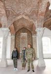 Президент Азербайджана Ильхам Алиев и Первая леди Мехрибан Алиева посетили мечеть в Шуше (ФОТО)