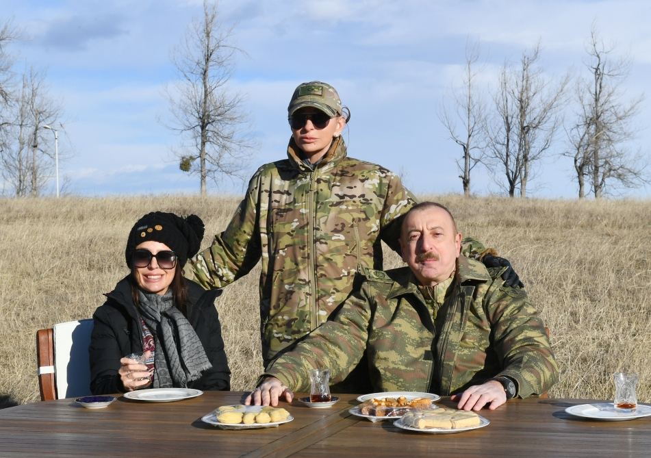 We are having tea in pear-shaped glasses, baklava on Jidir Duzu. Let our friends rejoice, enemies get blind! - President Aliyev (PHOTO/VIDEO)