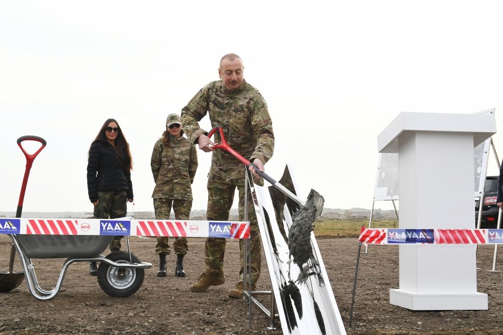 Президент Ильхам Алиев заложил фундамент дороги Физули-Шуша и аэропорта в Физулинском районе, совершил поездку в город Шуша (ФОТО/ВИДЕО)