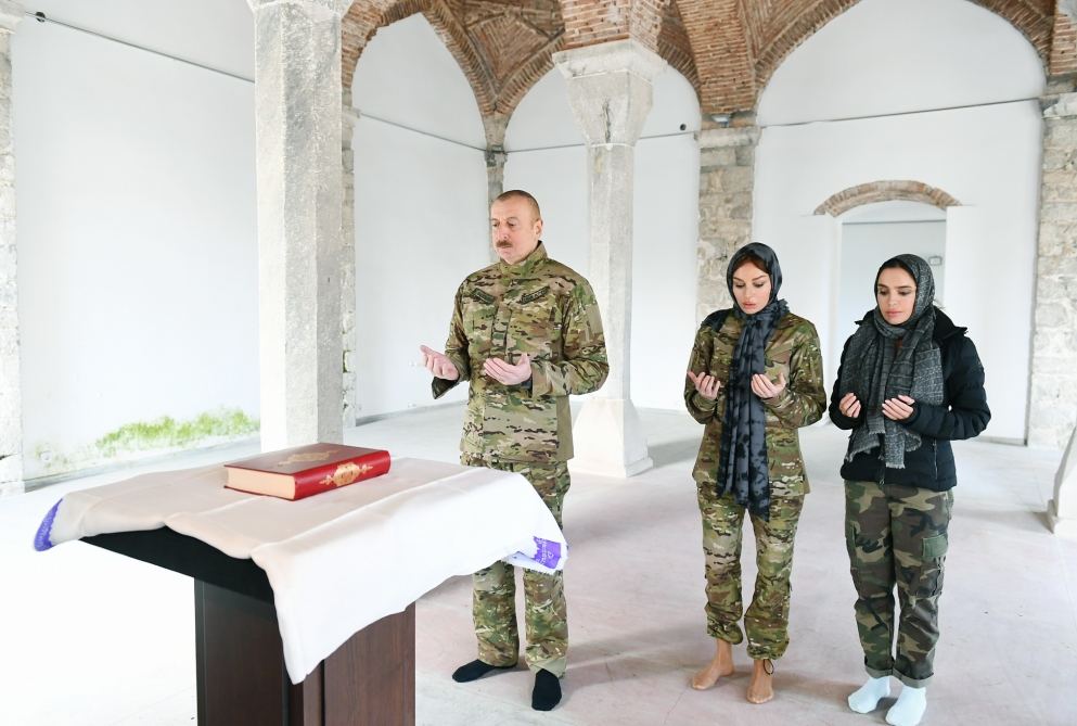 Azerbaijani President Ilham Aliyev and First Lady Mehriban Aliyeva visit mosque in Shusha (PHOTO)