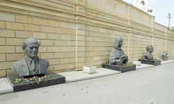 Кто создал памятники Хуршидбану Натаван, Узеира Гаджибейли и Бюльбюля, возвращенные в Шушу (ФОТО)