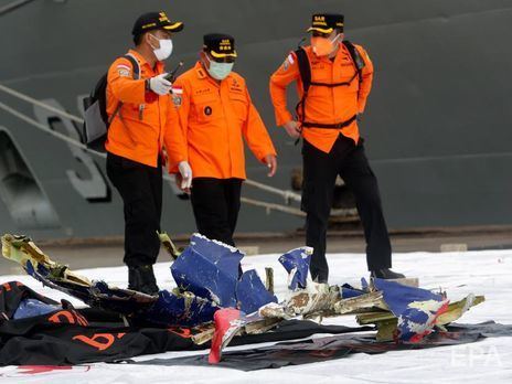 Спасатели потеряли сигнал второго черного ящика разбившегося в Индонезии Boeing