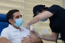 Министр здравоохранения Огтай Ширалиев и глава TƏBİB Рамин Байрамлы прошли вакцинацию  от COVID-19 (ФОТО)